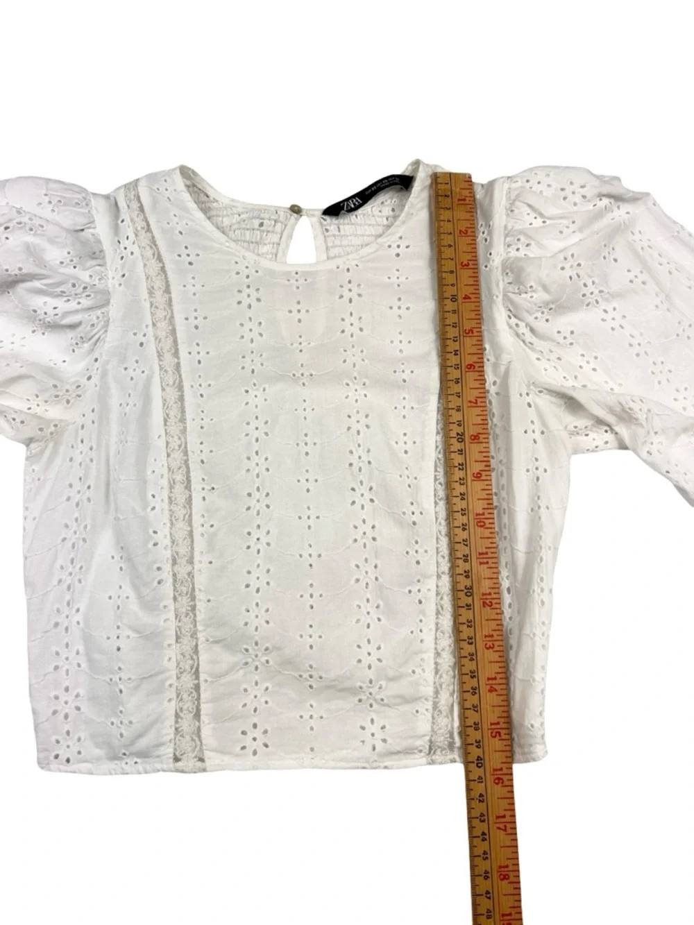 Zara‎ White Eyelet Puff-Sleeve Crop Top